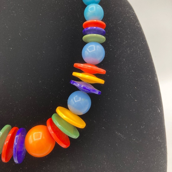 Vintage wood and resin bead necklace - Picture 3 of 4